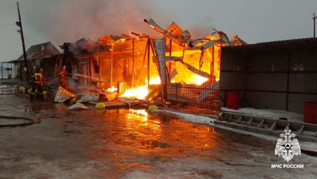 Под Новосибирском сгорело придорожное кафе