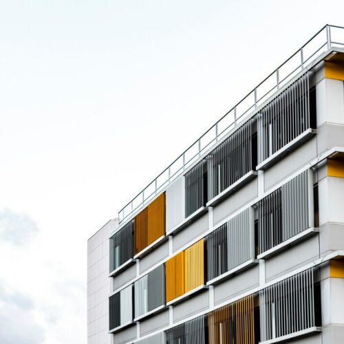 Инвесторы продают квартиры в новостройках Новосибирска дешевле, чем застройщики