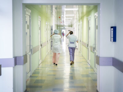 Большинство новосибирцев поддерживает обязательную отработку для медиков