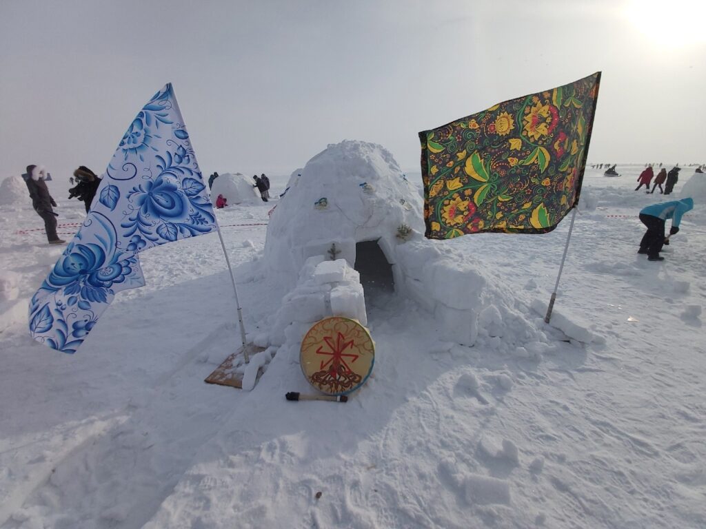 Более 2000 человек принимают участие в городском фестивале иглу в Новосибирске