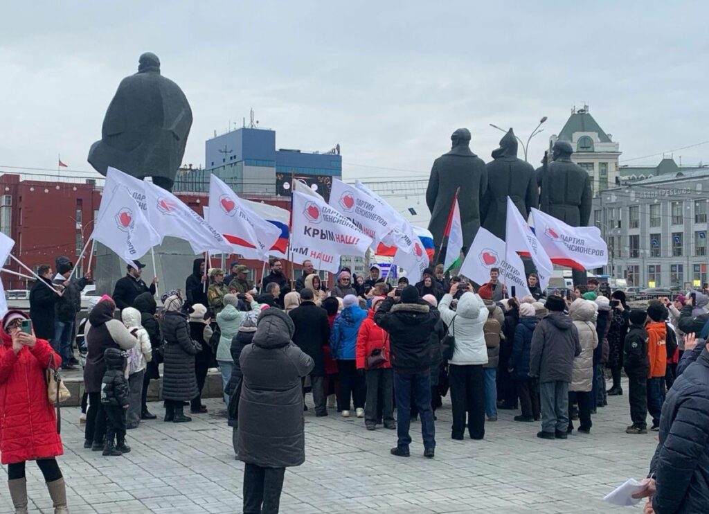 В День воссоединения Крыма с Россией над Новосибирском взлетели 11 голубей