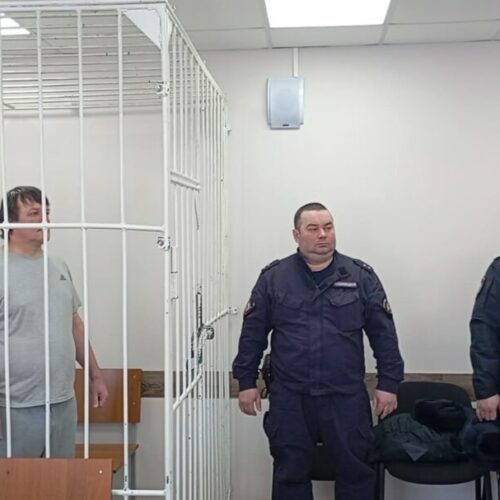 Мужчина похитил ювелирку на 7 млн рублей, используя одеяло и удочку под Новосибирском