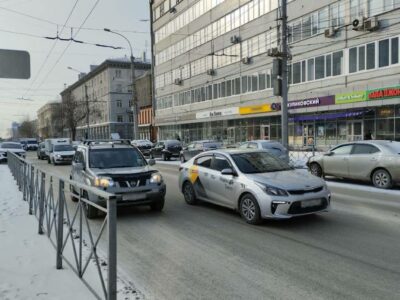 Таксисты ожидают повышения спроса и цен к 8 марта в Новосибирске