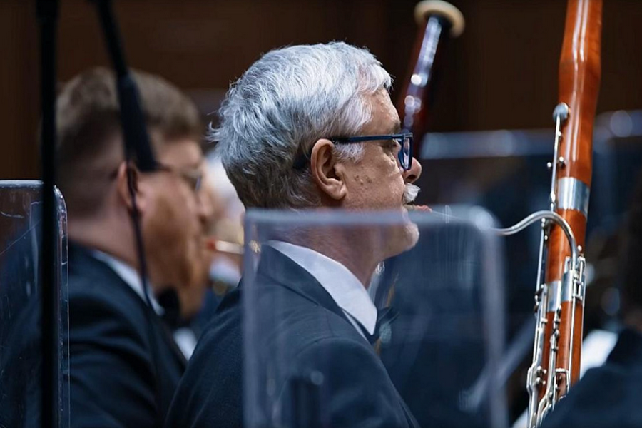 Музыканты Новосибирской филармонии поздравили Овечкина с снайперским рекордом