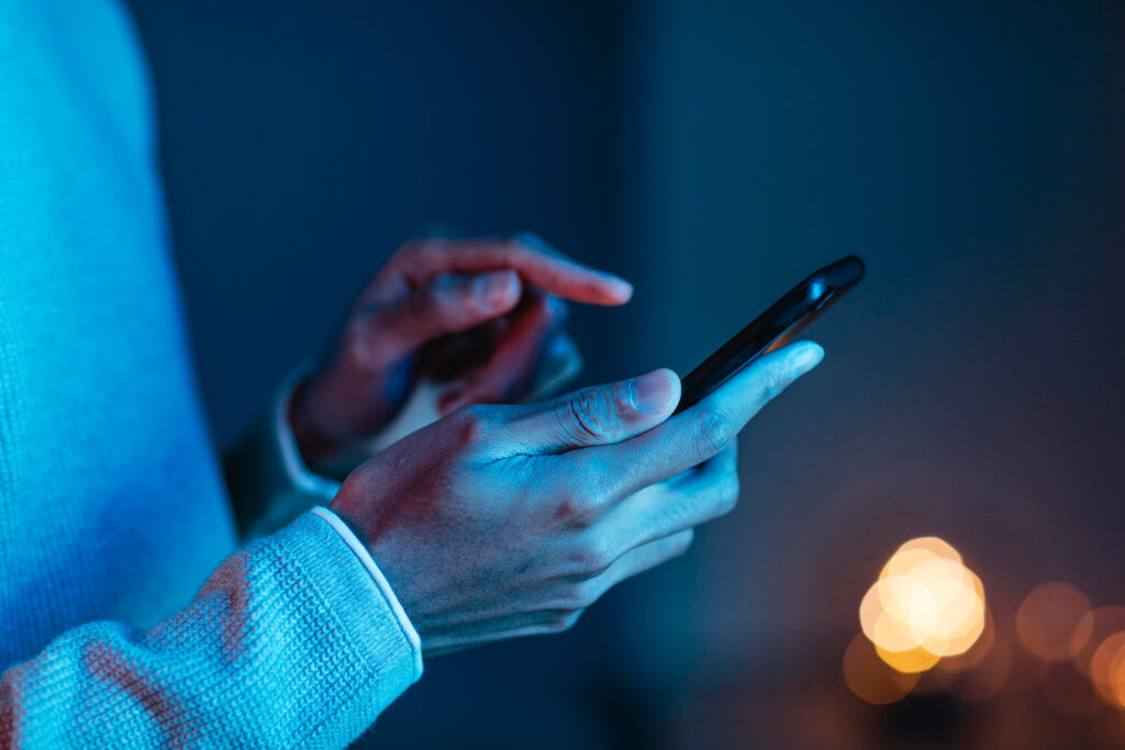 Банк в России впервые оштрафовали за переписку с должником в WhatsApp