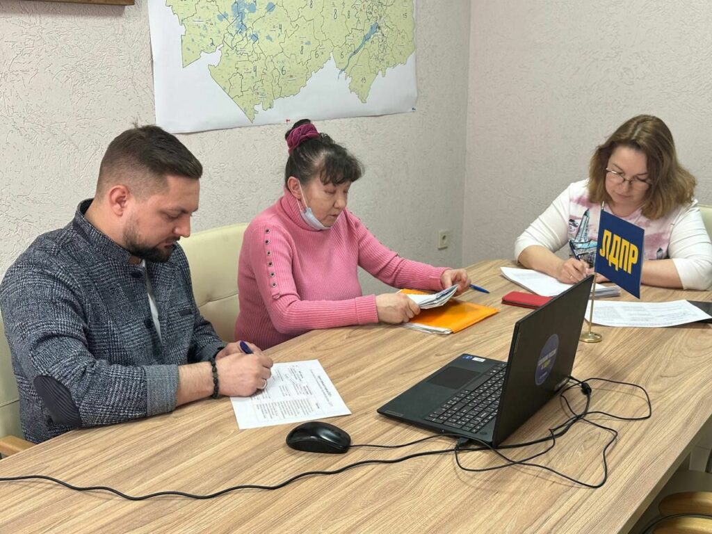 В приоритете партии — помощь новосибирцам в решении острых проблем