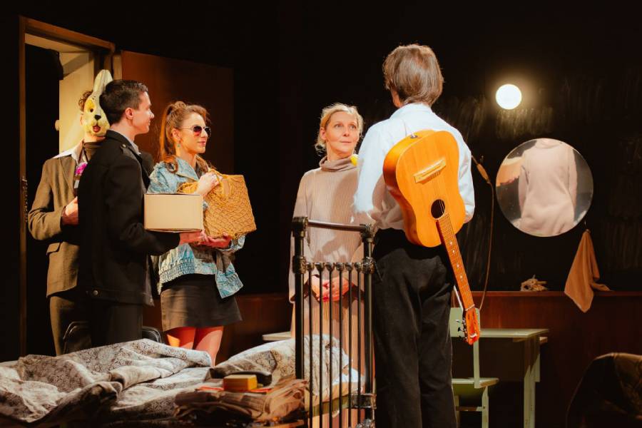 Спектакль «Дорогая Елена Сергеевна»