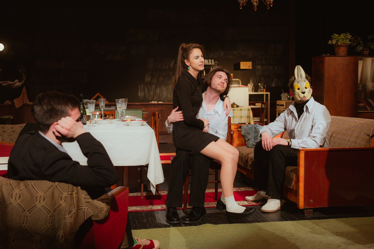 спектакль Дорогая Елена Сергеевна в Красном факеле