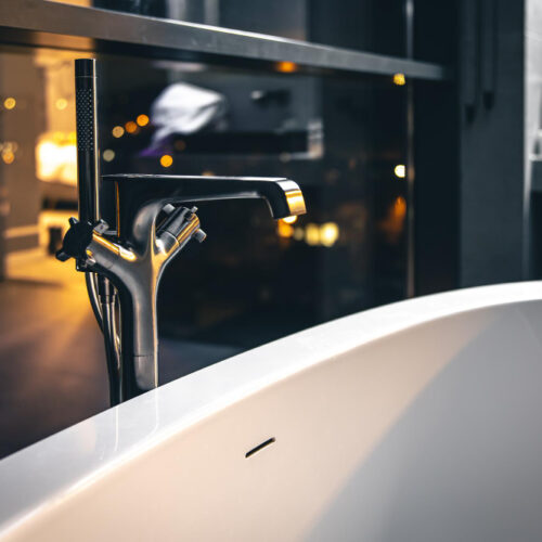 Отключения горячей воды в Новосибирске начнутся с 14 мая