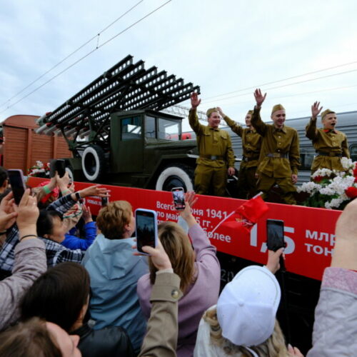 Эшелон Победы вместе с новосибирцами встретил Андрей Травников