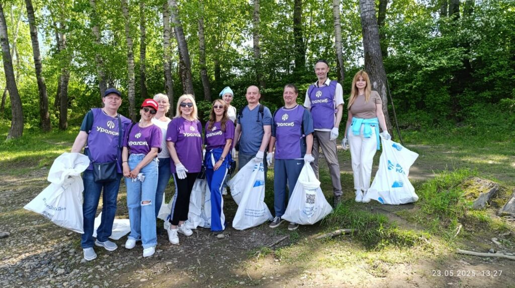Банк Уралсиб в Кемерове присоединился к экологическому субботнику «Зеленая весна»