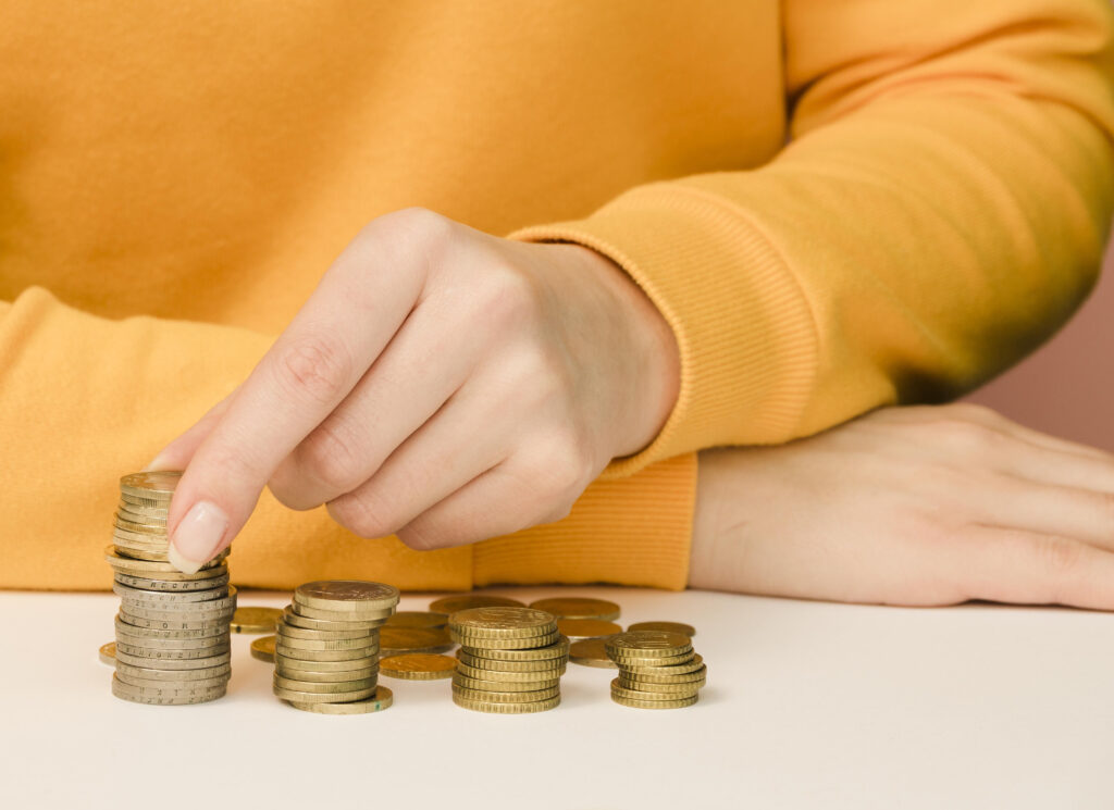 Копилки, сейфы и не только: где сибиряки хранят наличные