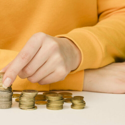 Копилки, сейфы и не только: где сибиряки хранят наличные