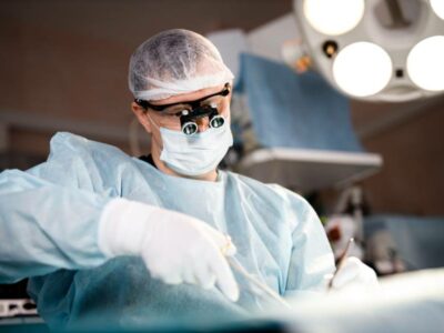 Новосибирские врачи спасли руку участнику СВО, атакованному дроном