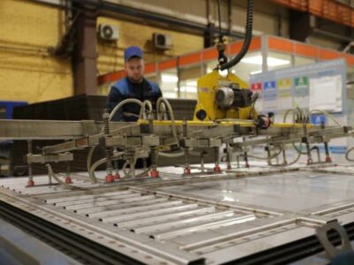 На «Метровагонмаше» начали производить вагоны метро для Новосибирска