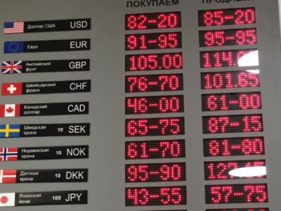 В банки Новосибирска месяцами не завозят доллары нового образца