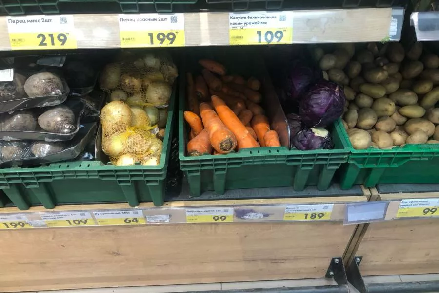 «На прилавки выкладывать нечего»: капуста, лук и морковь подорожали в Новосибирске