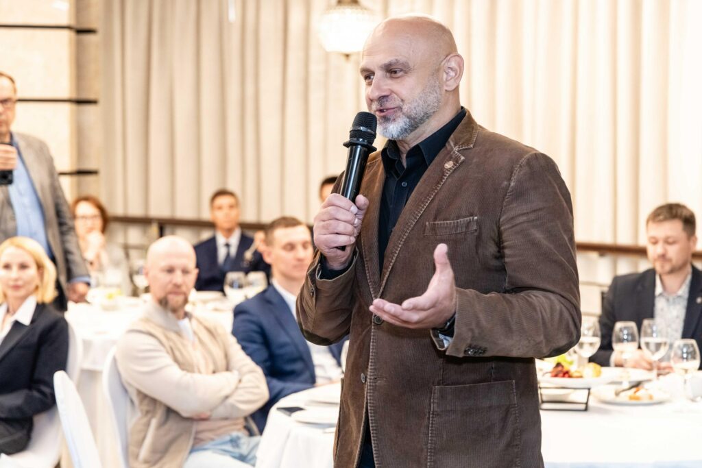 Андрей Попов