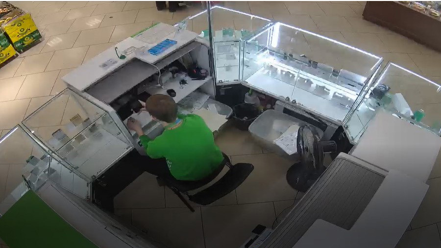 ФСБ пресекла в Новосибирске торговлю данными абонентов салона сотовой связи