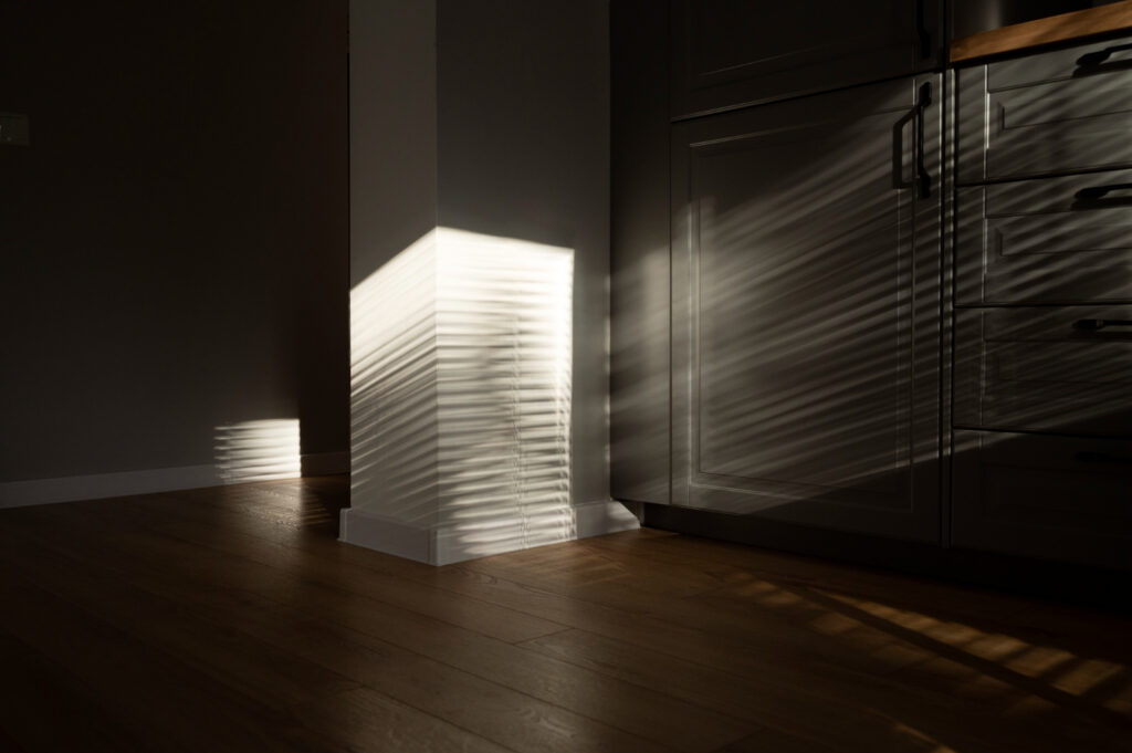 Жители дома в центре Новосибирска два дня сидят без света