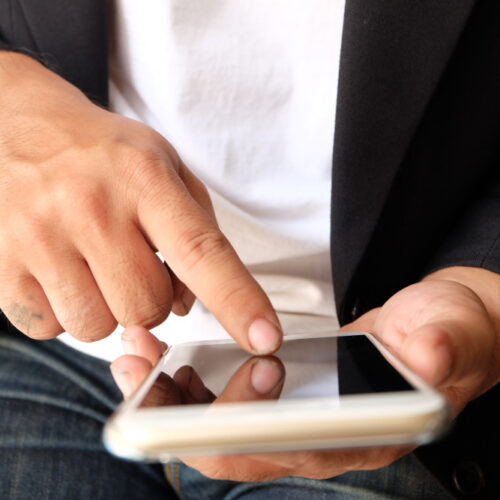 Сотрудник сотового оператора торговал личными данными абонентов в Новосибирске