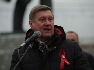 Бывший-мэр Новосибирска Локоть возмутился сносом памятника в Киргизии