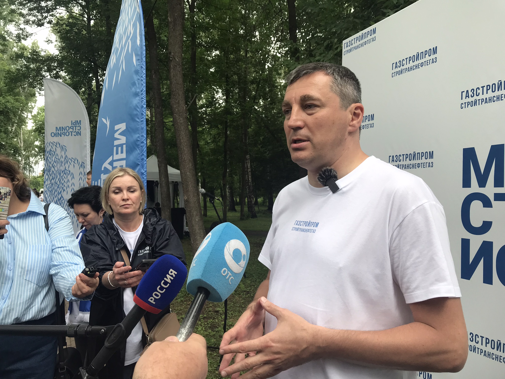 Сотрудники «Стройтранснефтегаза» заложили новую аллею в Новосибирске