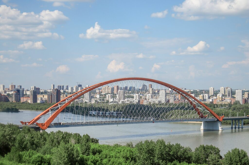 Вид как ценный актив: почему популярны квартиры с видом на Бугринский мост