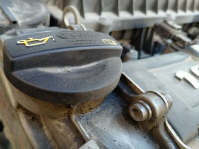 Почти половина новосибирских автовладельцев меняют масло в машине самостоятельно