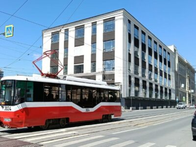 В Новосибирске после ремонта открыли фасады бывшего завода Коминтерна