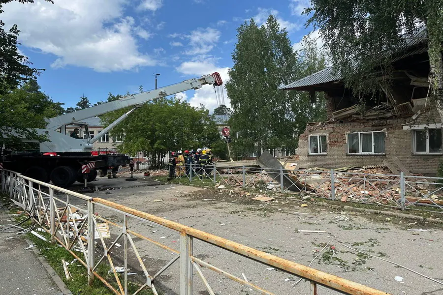 Взрыв в многоквартирном доме произошел в поселке под Новосибирском