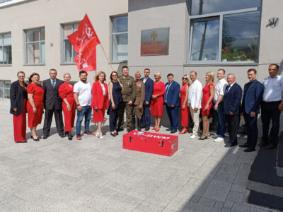 Коммунисты приехали в облизбирком на броневике и с сейфом для оружия