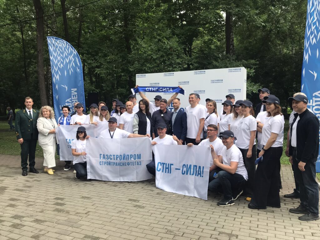 Сотрудники «Стройтранснефтегаза» заложили новую аллею в Новосибирске