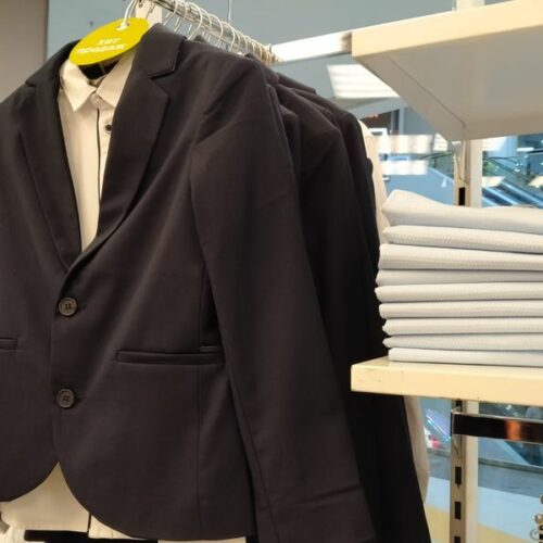 Цены снова выросли: Новосибирские магазины начали продавать школьную форму