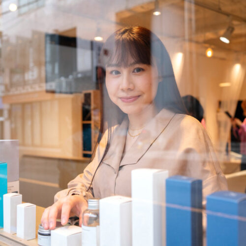 Новосибирцы отказываются от дешевой корейской косметики в пользу премиальной