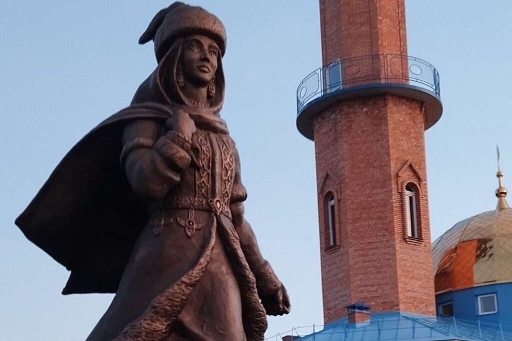 «Идеологическая диверсия»: установку памятника жене хана Кучума сорвали в Сибири