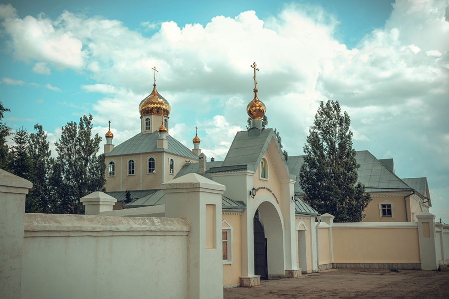 Михаило-Архангельский мужской монастырь в селе Козиха Ордынского района