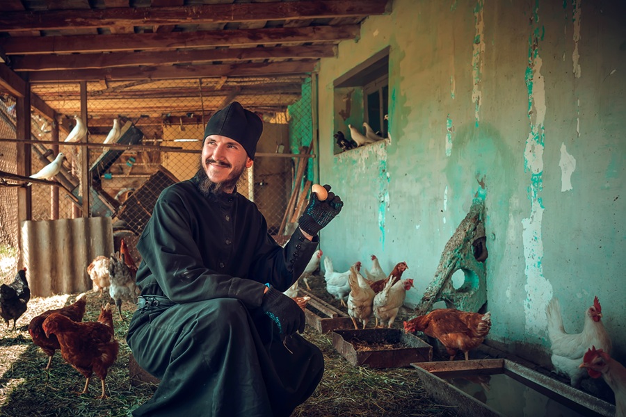 В Центральной России интерес к трудничеству более высокий, прежде всего потому, что в этих регионах значительно больше воцерковленных людей и храмов