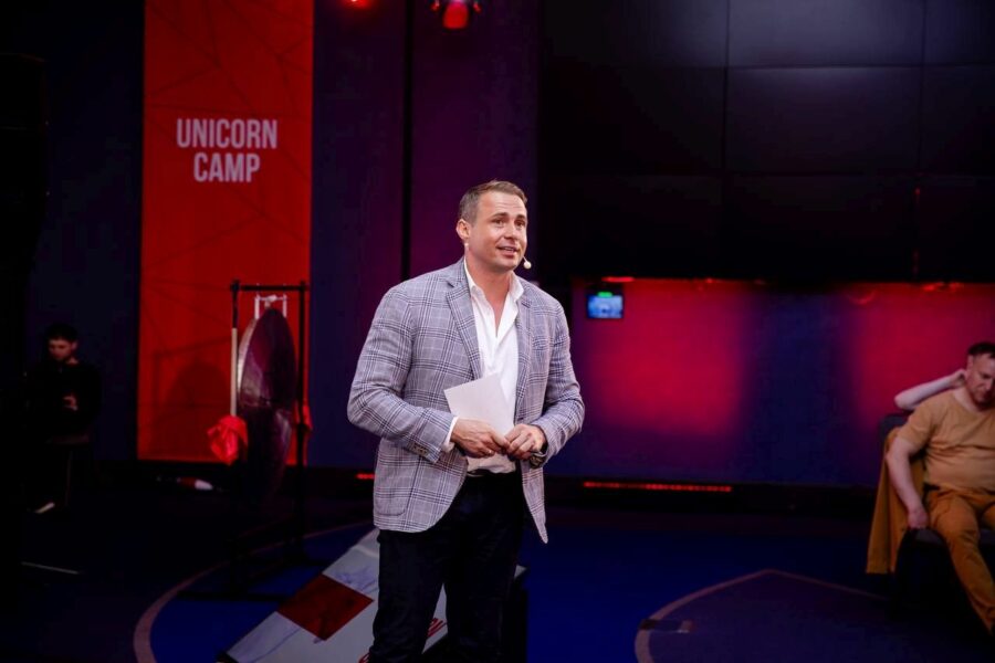 «Охота за единорогами» - Business StandUp тур от Оскара Хартманна