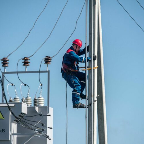 Новосибирские энергетики ведут масштабную реконструкцию электросетей в Оби