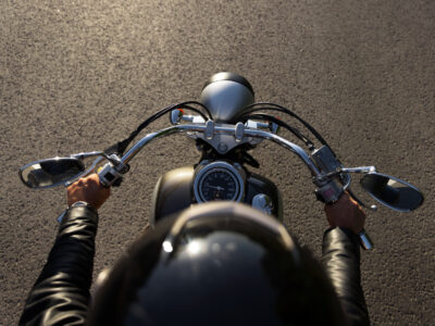 Мотоциклы и мопеды предлагают пустить на выделенные полосы в Новосибирске