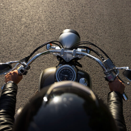 Мотоциклы и мопеды предлагают пустить на выделенные полосы в Новосибирске