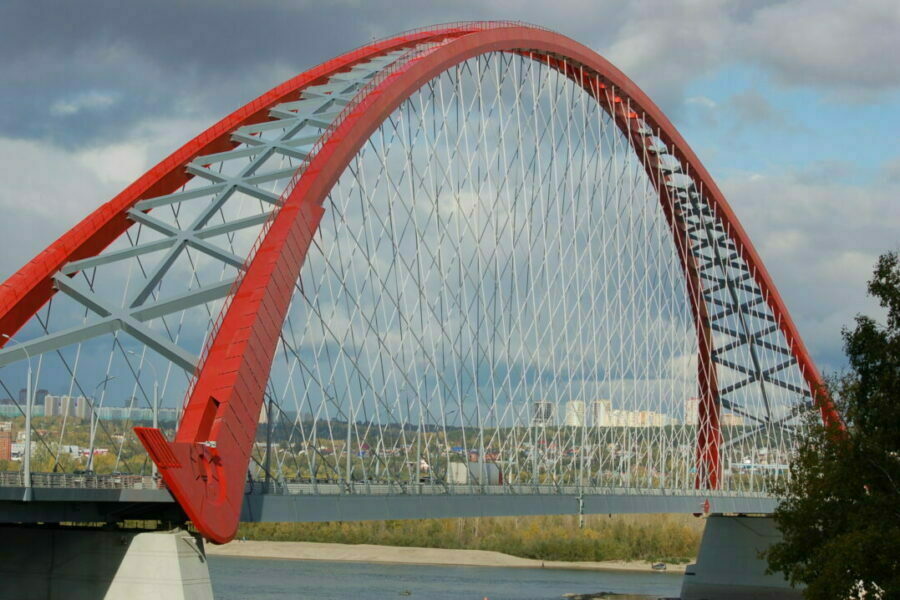 На Бугринском мосту в Новосибирске за сутки зафиксировали 900 нарушений скоростного режима