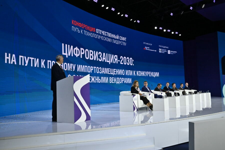 Губернатор Травников обозначил приоритеты на «Технопроме-2025»