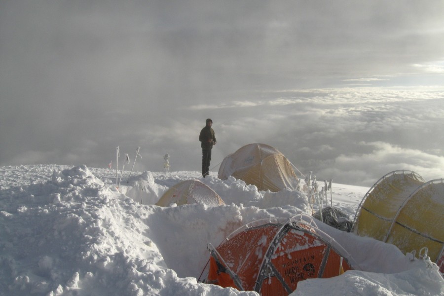 Альпинист в горах