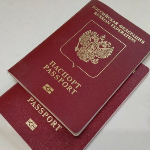 Жителям Новосибирска напомнили о новых правилах выезда детей заграницу