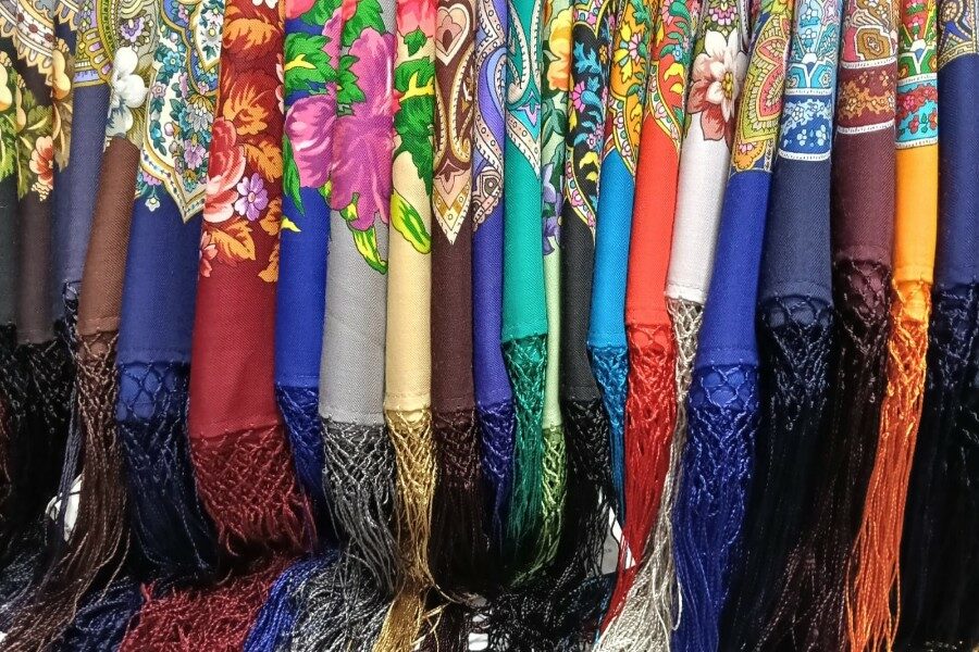 В Новосибирске начался суд из-за контрафактного павлопосадского платка