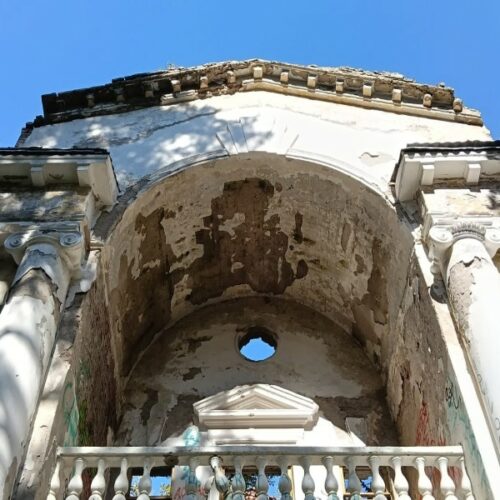 «Его надо признать памятником»: в Новосибирске начался суд по делу о санатории «Речкуновский»