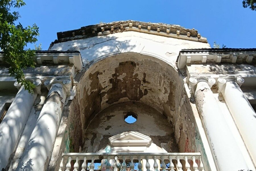 «Его надо признать памятником»: в Новосибирске начался суд по делу о санатории «Речкуновский»