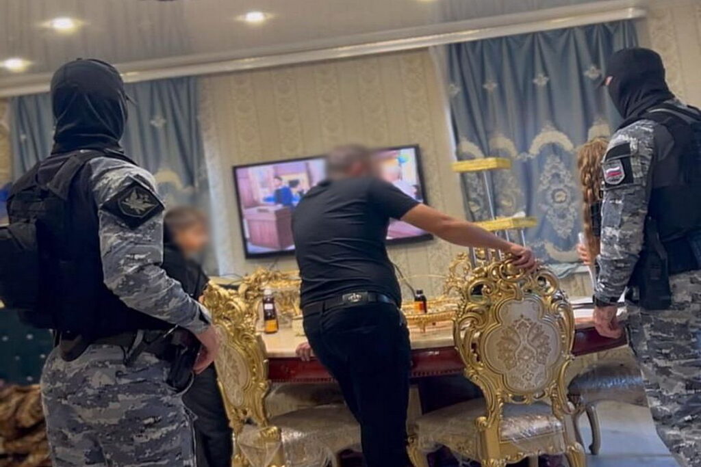 Около сотни должников нашли в одном из микрорайонов Новосибирска